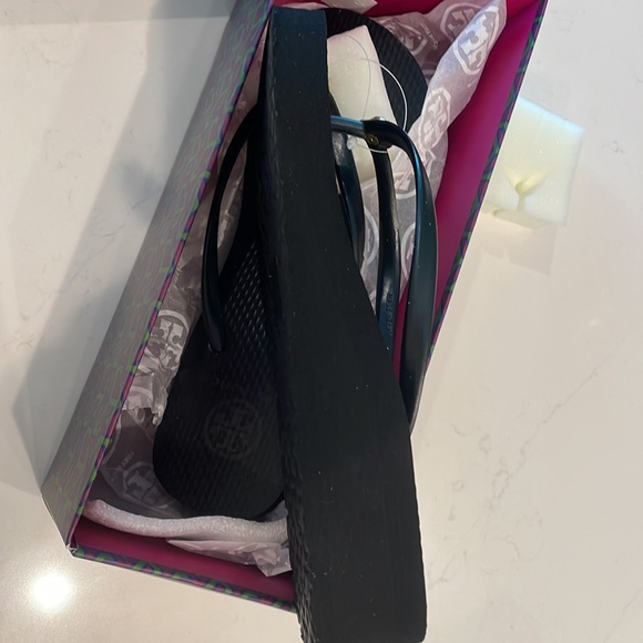 Tory Burch black thong sandles - Picture 6 of 7